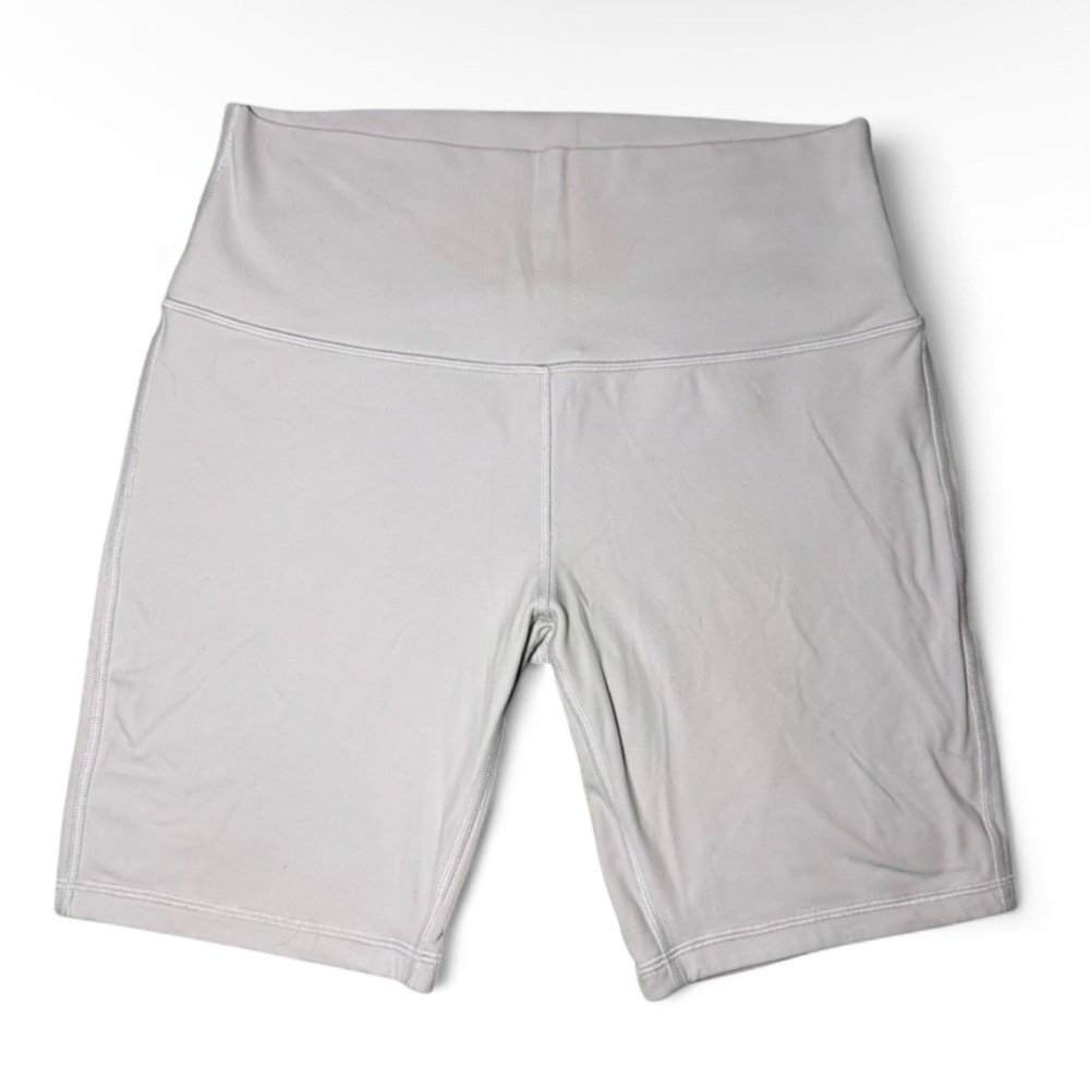 Lululemon light grey light purple high-waisted align biker shorts Size 10 🪐